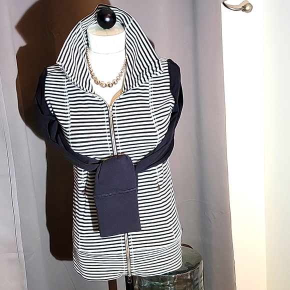 Lululemon Daily Yoga Jacket - Picture 5 of 10